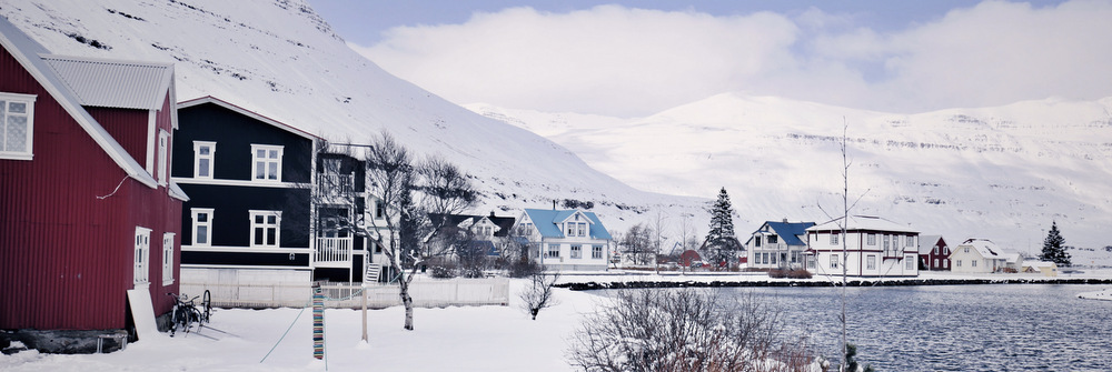 Islands Osten im Winter, Ostfjorde Island Reisetipps Winter, Sightseeing in Islands Osten, Unternehmungen Ostisland, Reisetipps Ostisland im Winter, Like A Riot, verschneites Seydisfjördur, Seydisfjördur im Winter, Island im Winter, Reisetipps Island im Winter, Island Blog, Auswandern nach Island