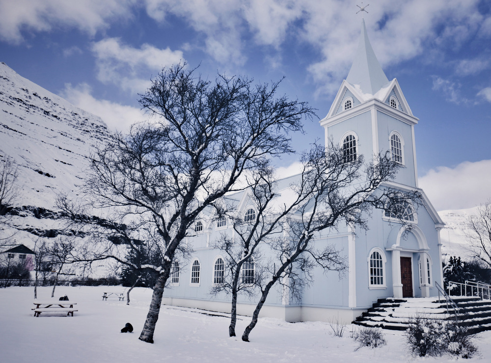 Islands Osten im Winter, Ostfjorde Island Reisetipps Winter, Sightseeing in Islands Osten, Unternehmungen Ostisland, Reisetipps Ostisland im Winter, Like A Riot, verschneites Seydisfjördur, Seydisfjördur im Winter, Island im Winter, Reisetipps Island im Winter, Island Blog, Auswandern nach Island