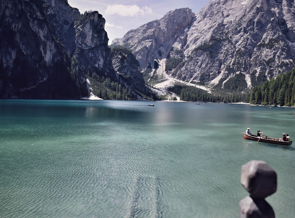 Schönste Seen in den Dolomiten, Badeseen Dolomiten, Bootfahren Dolomiten, schönster See in den Dolomiten, Pragser Wildsee bootfahren, Toblacher See Bilder, saubere Badeseen Dolomiten, Pragser Wildsee, Dürrensee, Lifestyle Blog, Like A Riot