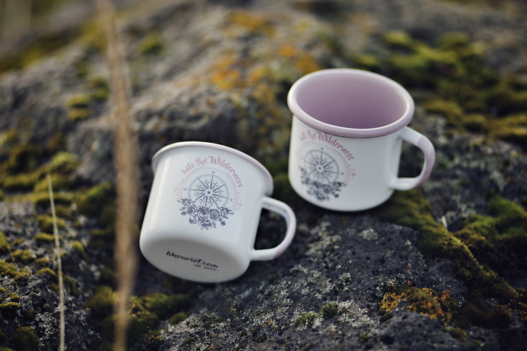 Into the Wilderness Campingtasse, Enamel Adventure Mug for girls, rosa Emailletasse, Rosa Campingtasse, coole Emaille Tasse, Dear Heima